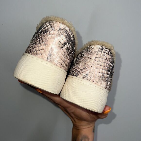 VINCE CAMUTO KATERINDA SLIP-ON SNEAKER Animal print Sherpa Lined Snakeskin 7.5 - Picture 6 of 7